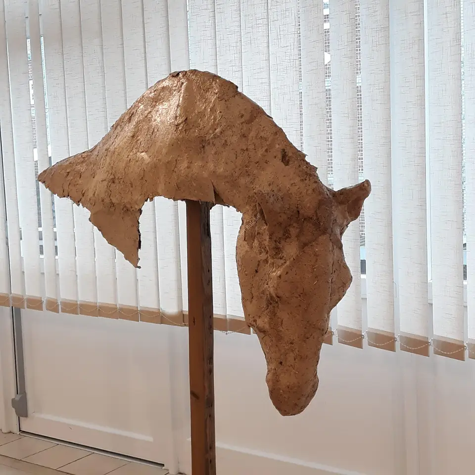 Échine · papier recyclé, papier d'hortensia, papier de tilleul · 165 × 125 × 28 cm