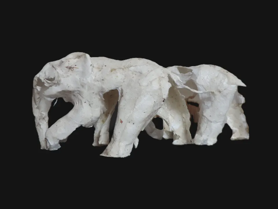 Le Silence des éléphants · papier de soie, papier japonais · 12 × 25 × 10 cm